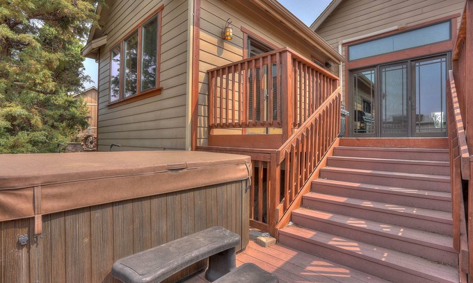Mountain View House | Peaceful & Quiet, Hot Tub, Pool Table, Fire Pit, Walk to Dining