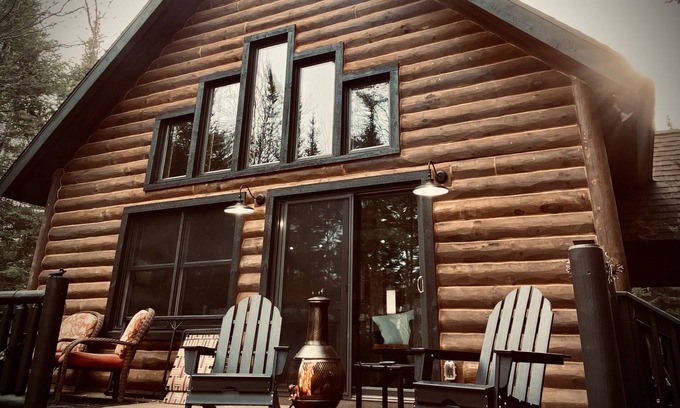 Rhinelander Cabin | Peaceful RIVER front cabin in the WOODS! Kayak, snowmobile, hike, relax!
