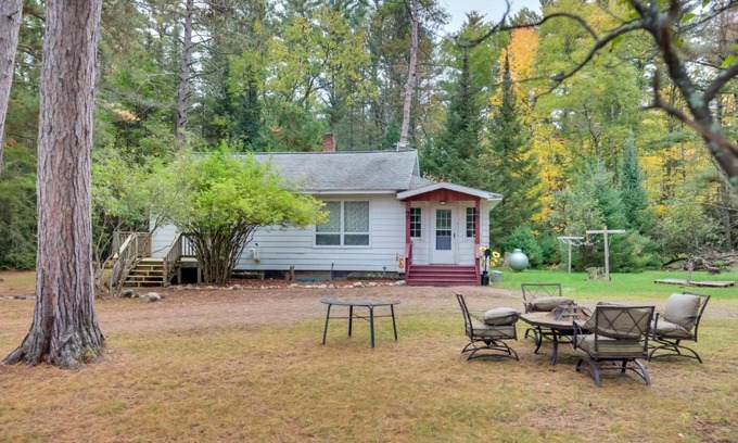 St Germain House | Peaceful Saint Germain Home with Fire Pit!