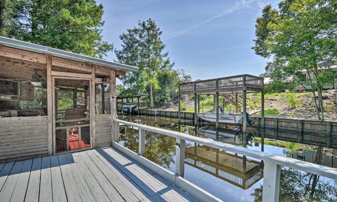 Satsuma House | Peaceful Satsuma Escape with Dunns Creek Access