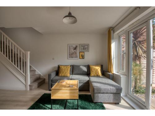 Reading House | Peaceful terrace house with allocated parking bay