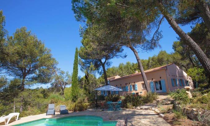Rognes Villa | Peaceful villa, large quiet plot with swimming pool