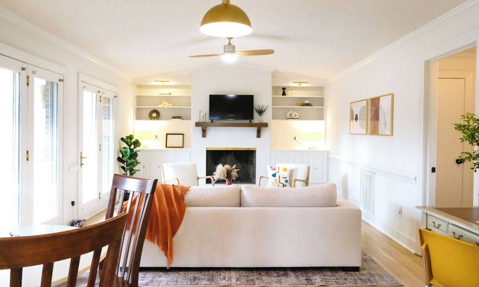 Wilson House | Peaceful, Well-Lit 3 Bed, 3 Bath Spacious Retreat With Mid-Century Modern Design