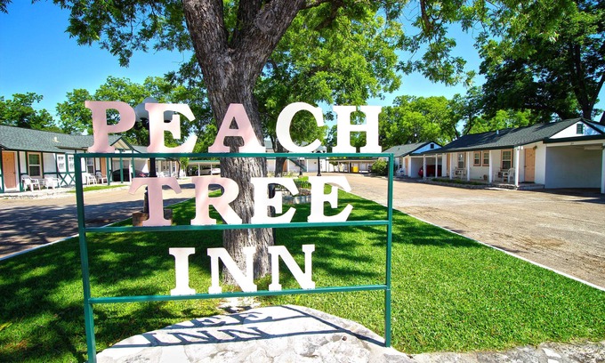 Fredericksburg Hotel | Peach Tree Inn & Suites