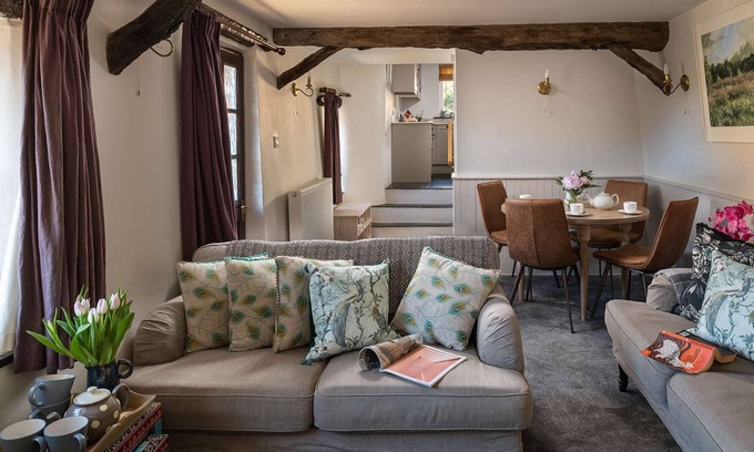 Combe Martin Cottage | Peacock Cottage - sleeps 4 guests in 2 bedrooms
