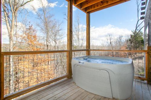 Sevierville House | Peaky Woods Cabin Hot Tub Game Room MTN Views