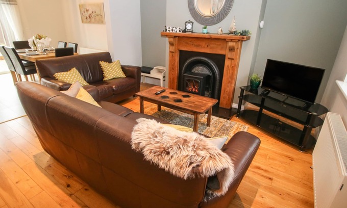Kenmare House | PEBBLE LODGE, pet friendly, with a garden in Kenmare, County Kerry