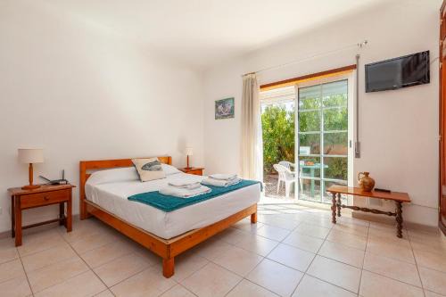 Ameijeira House | Pedra Alcada Stays Bedroom