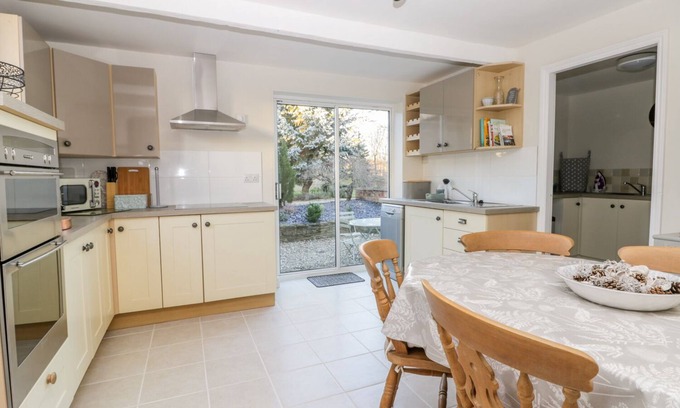 Nettleton Cottage | PELHAM HOUSE COTTAGE, family friendly, with open fire in Caistor