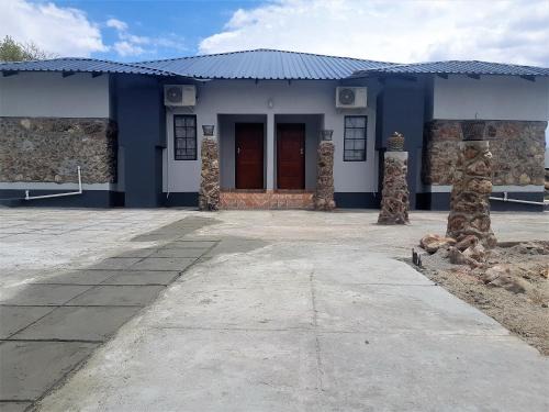 Central Cabin | Pelican Lodge and Camping