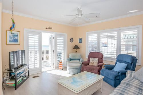 Ocean Isle Beach Apartment | Pelican's Watch