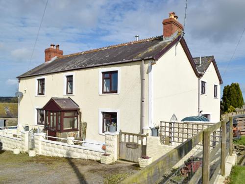 Crymych House | Pengelli Cottage