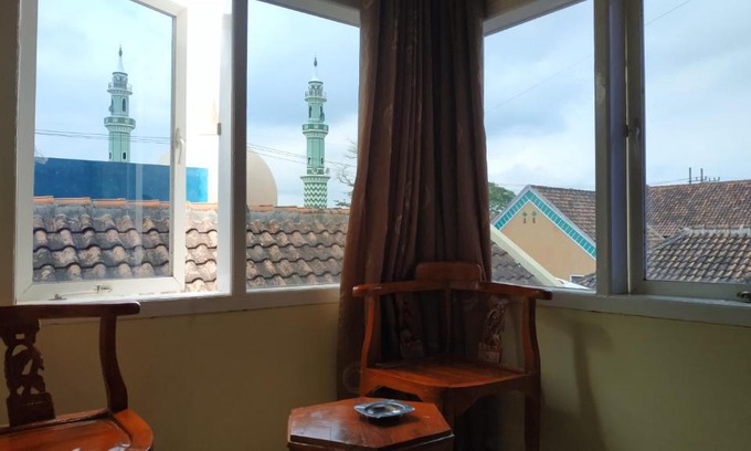 Oro Oro Ombo Hotel | Penginapan Kahan