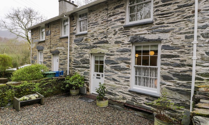 Beddgelert Cottage | PENIEL COTTAGE, pet friendly, character holiday cottage in Beddgelert
