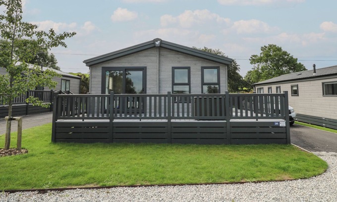 Fowey Cabin | PENMARLAM LODGE RETREAT 20, pet friendly, with a garden in Bodinnick