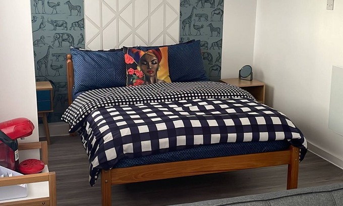 Havering Park Apartment | Penn Gardens - Flat 2