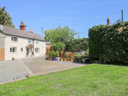 Maesbury Marsh House | Pennal Cottage
