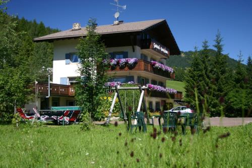 Pedraces Hotel | Pension Enzian