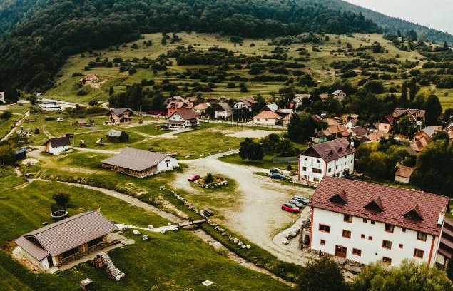 Zarnesti Hotel | Pensiunea 3 Brazi Zarnesti