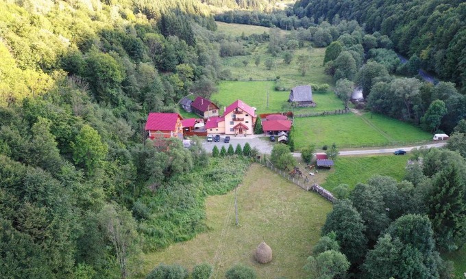 Scrind-Frasinet House | Pensiunea Claudia