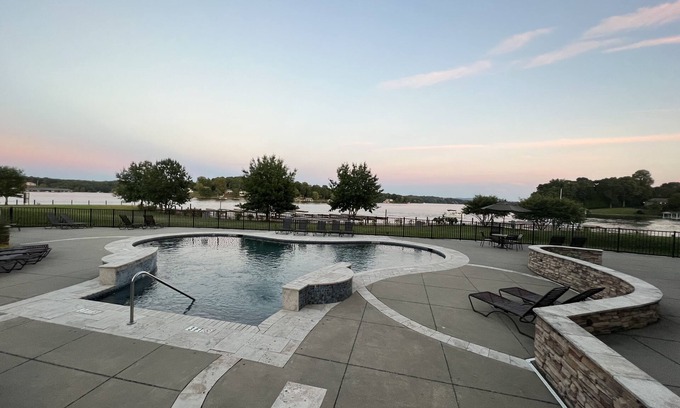 Westlake Corner Condo | Penthouse 4BR 3BA waterfront at Bridgewater w/pool