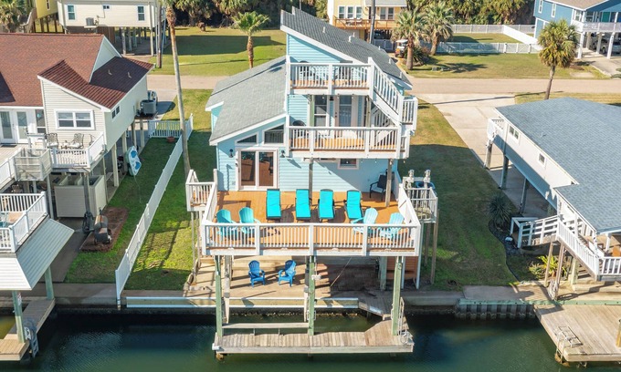 Isla Del Sol House | Penthouse-like views of Gulf, Beach & Bay!