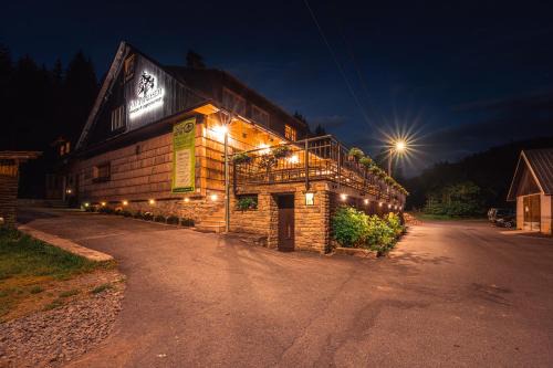 Velke Karlovice House | Penzion pod Pralesem