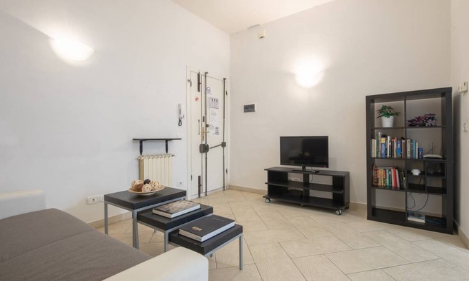 Sant' Ambrogio Apartment | Pepi 1 bedroom apartment