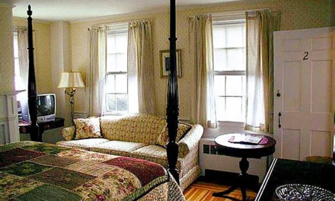 Brewster Bed & Breakfast | Pepper House Inn