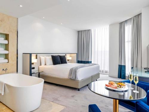 Adelaide Central Business District Hotel | Peppers Waymouth Hotel