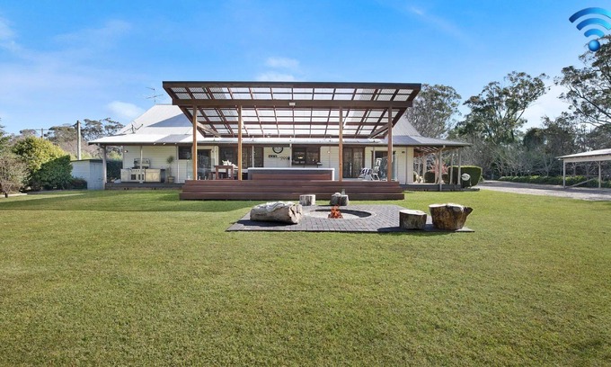 Balaclava House | Peppertree Lodge –Ultimate family retreat with a swim spa