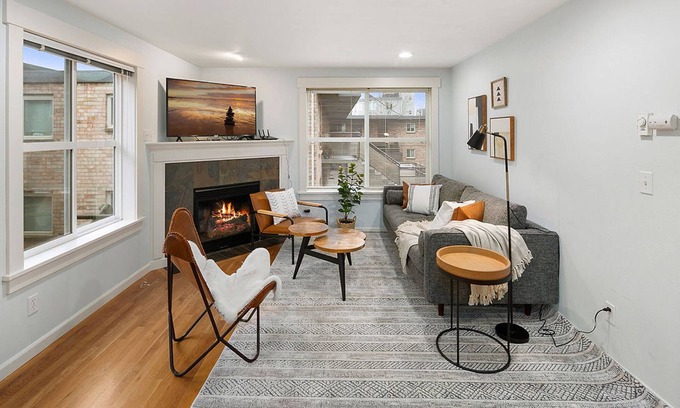 East Queen Anne House | Perch - Aurora Abode: Walk to Space Needle | Pet & Family | Parking