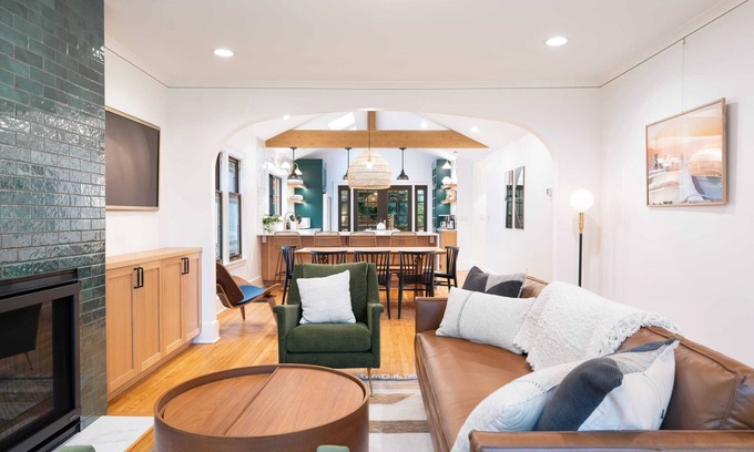 Queen Anne House | Perch - Emerald Cottage: Your Luxurious Seattle Retreat