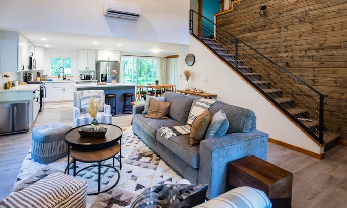 Paradise Estates Cabin | Perch - Modern & Tranquil 3BR Cabin