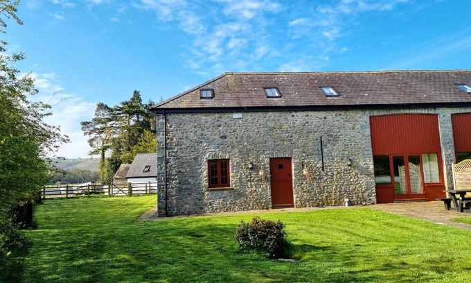 Llandovery House | Peregrine Stable Cottage