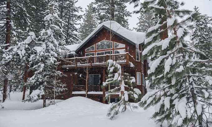 South Lake Tahoe House | Perfect Family Home in the Angora Highlands