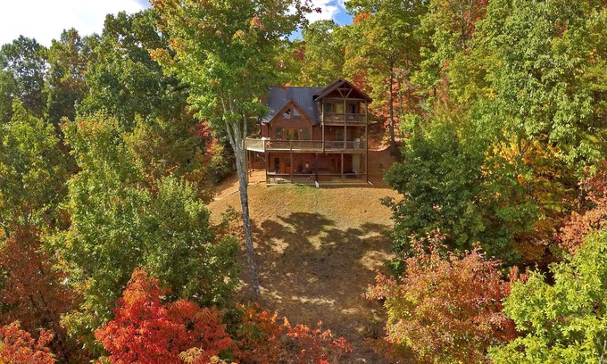 Blue Ridge Cabin | 🐦Perfect for Outdoor Enthusiasts! 🌠 Hiking, Rafting 🚣, Ziplining & More!🚵