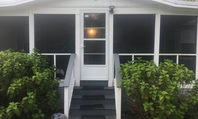 Dale House | Perfect getaway. Visit Charleston, Jones Island, Beaufort and nearby beaches.