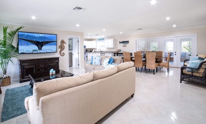 Singer Island House | Perfect Island Retreat! - Steps to beach- Hot Tub!