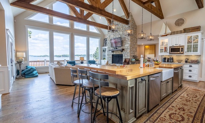 Gravois Mills House | PERFECT Lake house with dock!