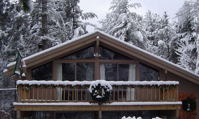 North Conway Ski Chalet | PERFECT LOCATION ! ONE MILE FROM NORTH CONWAY WITH A SECLUDED FEEL !