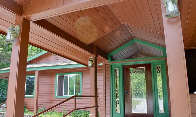 North Creek House | Perfect location right on the upper Hudson River. Just 5 miles from Gore