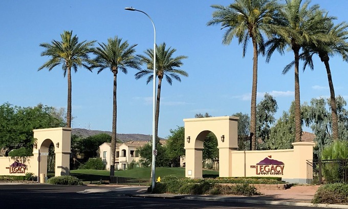Legacy Resort | PERFECT PHOENIX LOCATION~ Beautiful RESORT & King Bed CONDO~ Amenities ++ !!