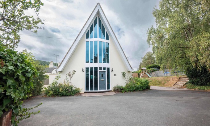 Whitchurch House | Perfect Retreat With Parking, Garden & Great Views