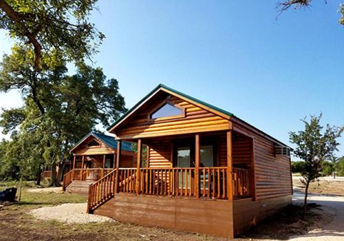 Pipe Creek House | Perfect Texas Glamping in this Cozy Log Cabin Rental for 4 near Austin