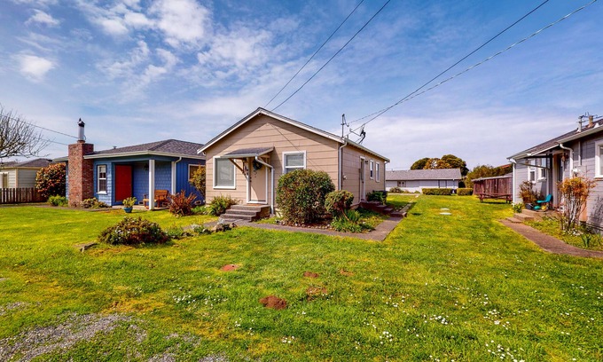 Trinidad Cottage | Perfectly located home with pellet stove - walk to Trinidad State Beach & Harbor