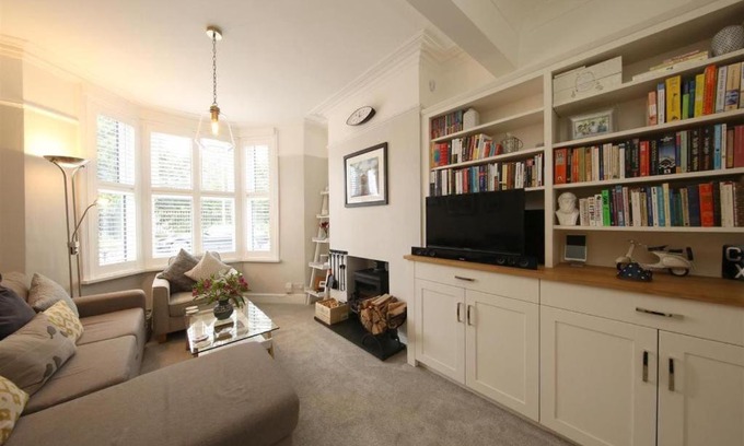 Cathays House | Perfectly Positioned Pad