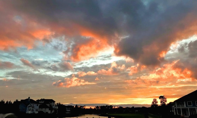 Long Neck House | Perfectly situated, great view, sleeps 10+.