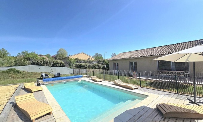 Sainte-Sabine-Born Cottage | Périgord house with private pool, internet, pets allowed