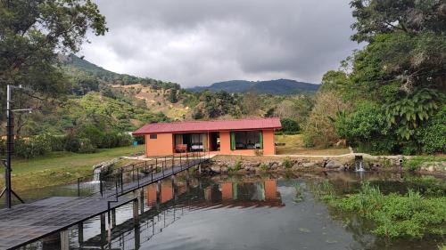 Copey Cabin | Persea Inn Finca Integral Sostenible Organica Toro Careto